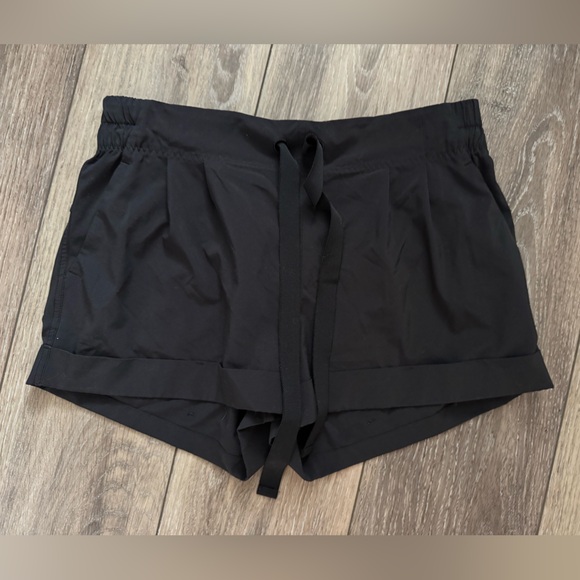 lululemon athletica Pants - Black lululemon running shorts Size 8